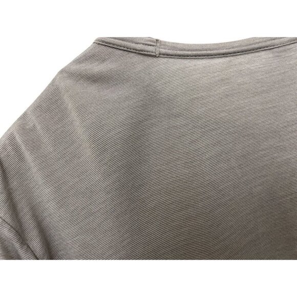 UNIQLO HEATTECH Tee Gray Crewneck T-Shirt Short Sleeve Size Med - Picture 4 of 9